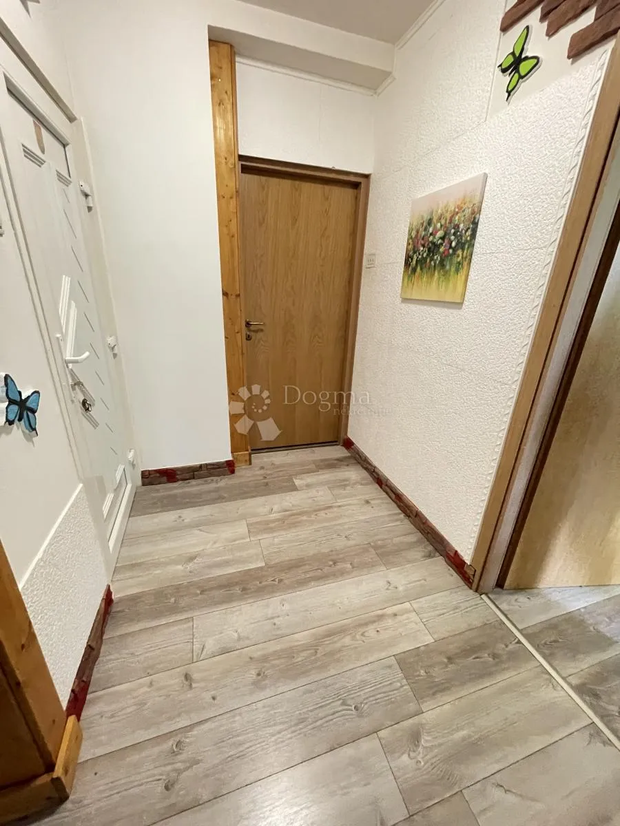predivan mali južni stan s pogledom - slika 9