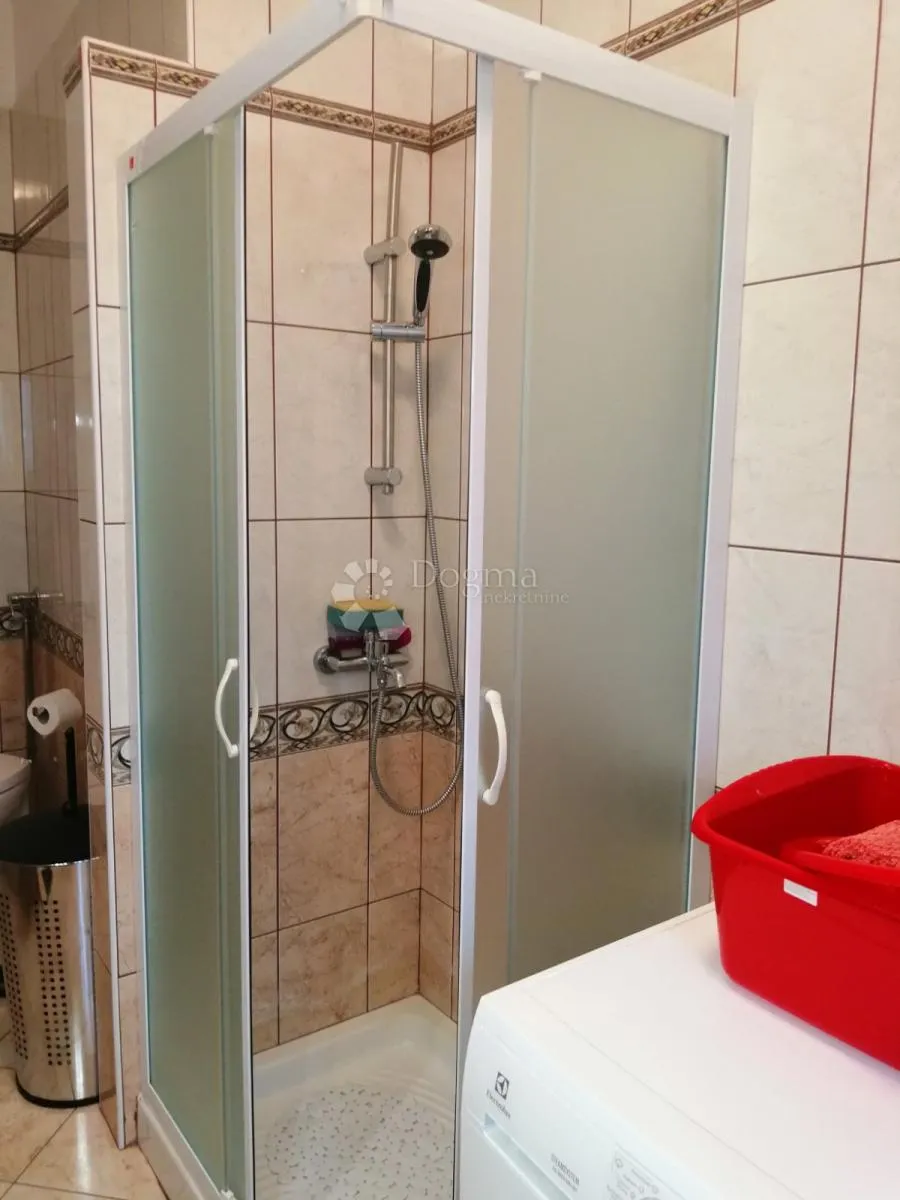 veliki gospodski 4s stan u centru - slika 41