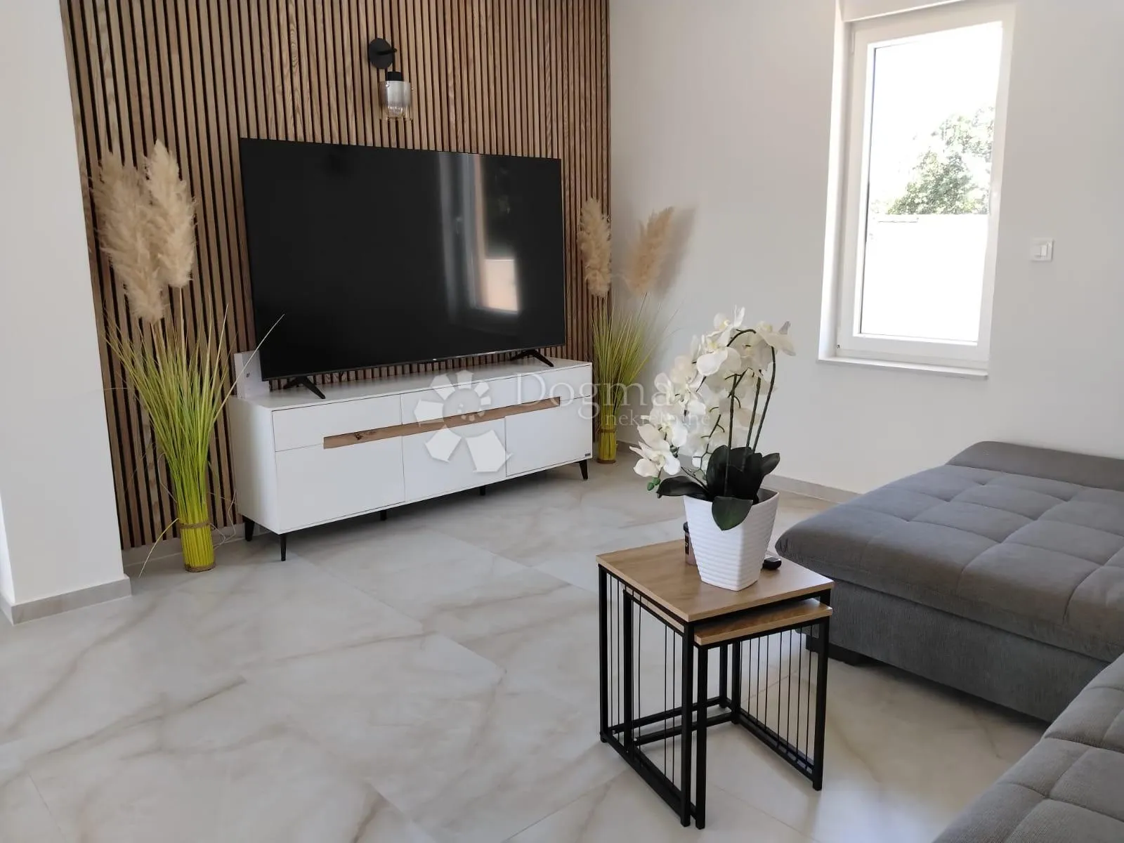moderna vila s bazenom u žeravi - slika 3