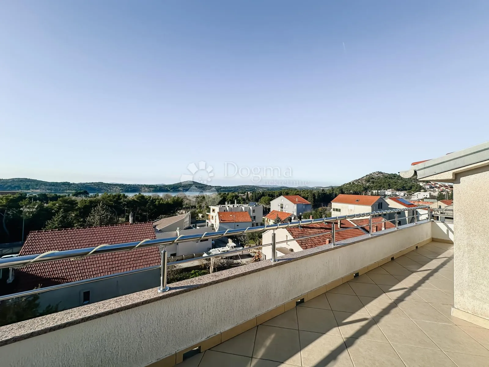 šibenik, dvoetažni stan s panoramskim pogeldom i garažom, 250 m2 - slika 15
