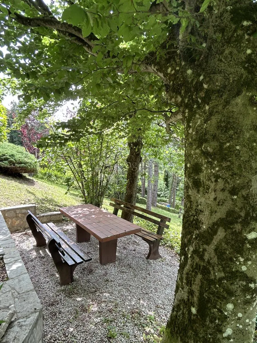 plešivica – kuća s panoramskim pogledom i velikom okućnicom - slika 17