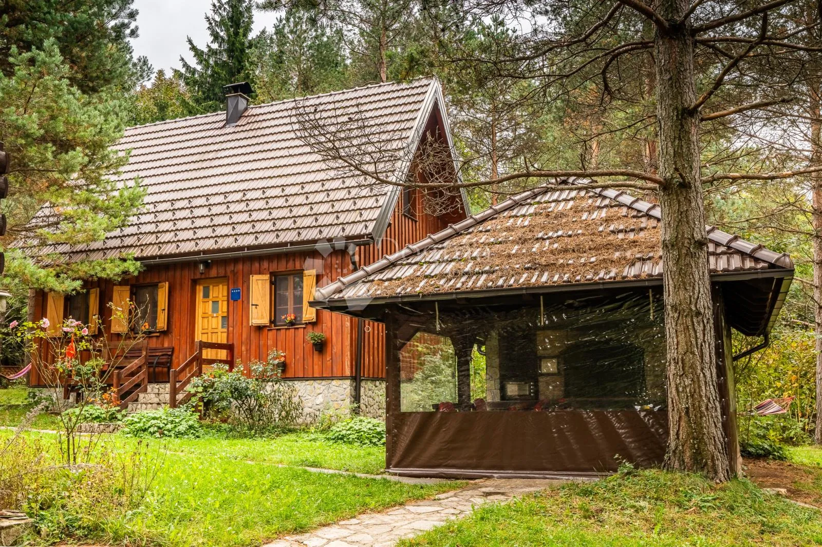 pet jedinstvenih kuća u plitvicama opremljenih za turizam - slika 18