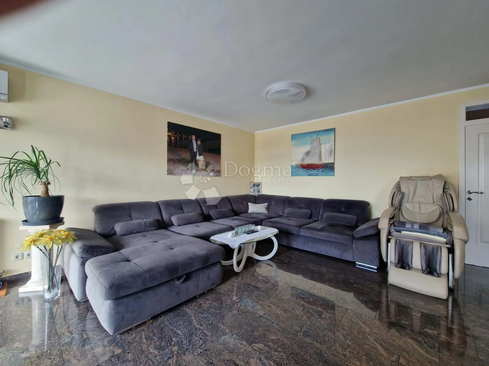 kuća s 4 apartmana - drugi red od mora - slika 8