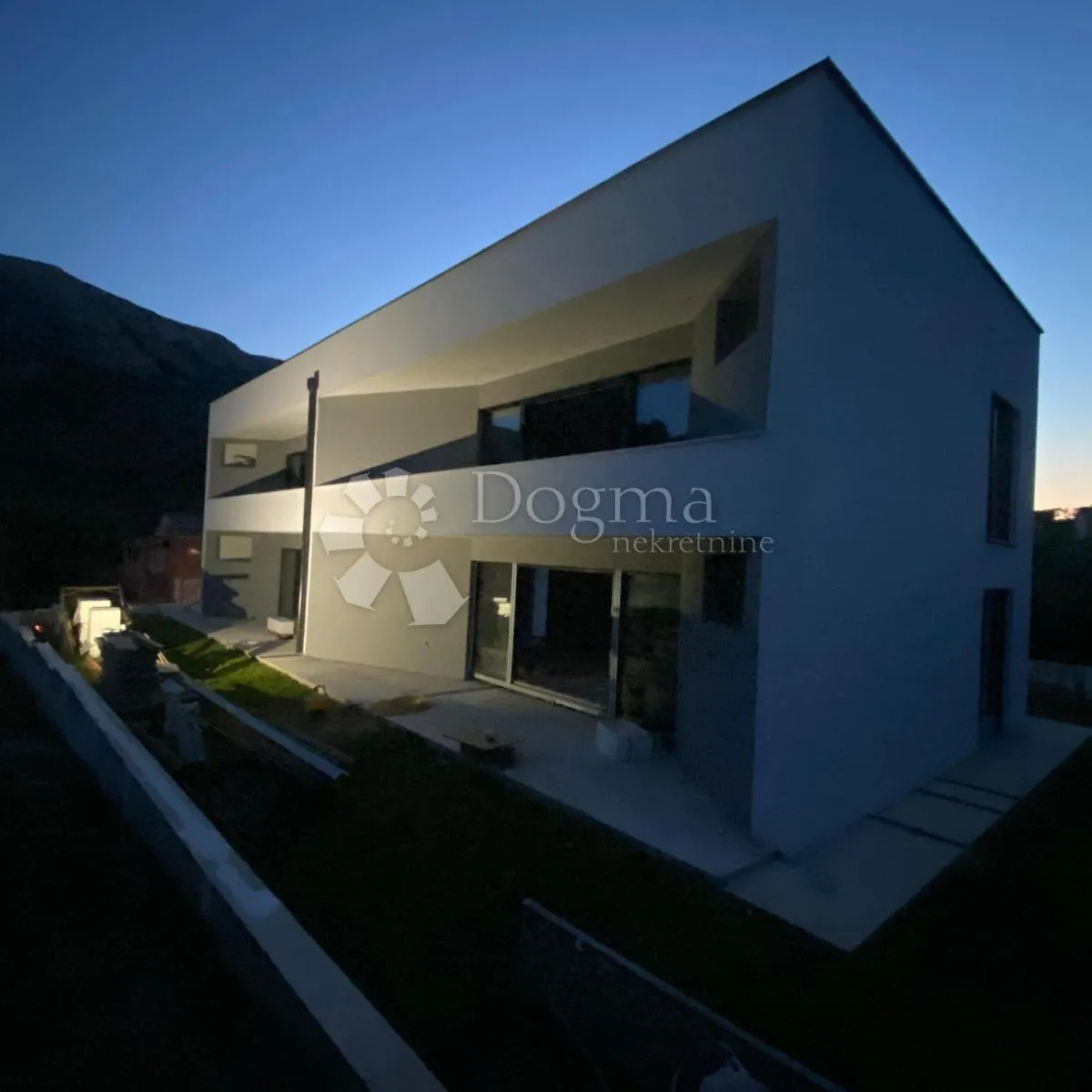 novogradnja, apartman u prizemlju sa okućnicom od 135 m2 - slika 3