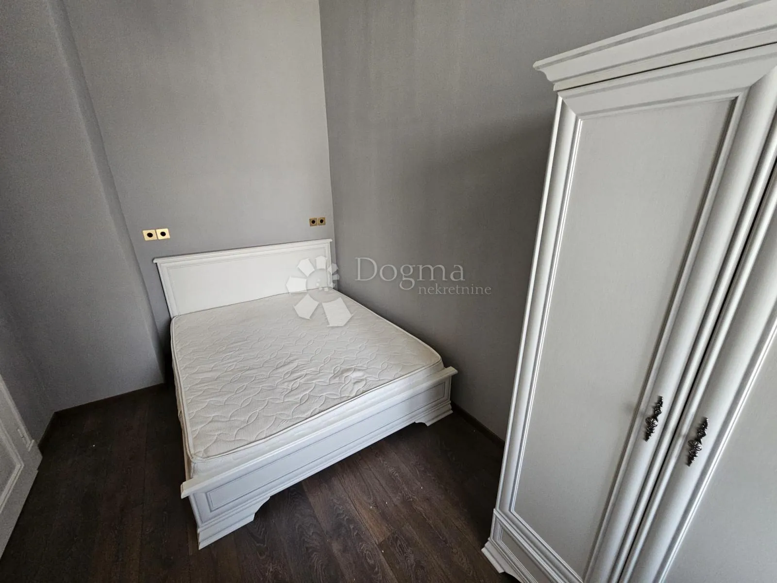 novonamješten 2s+db, centar-najam - slika 10