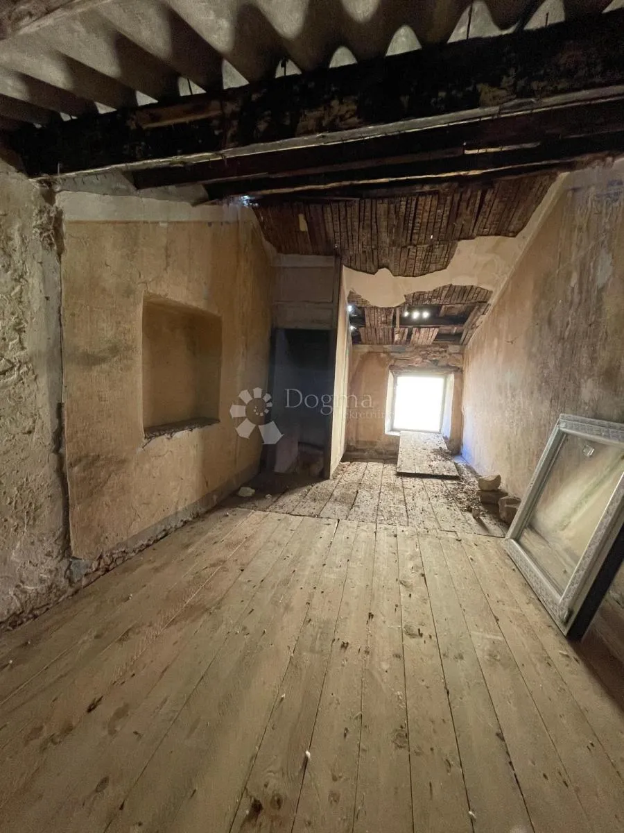 preslatka kućica za potpunu renovaciju u srcu vodnjana - slika 12