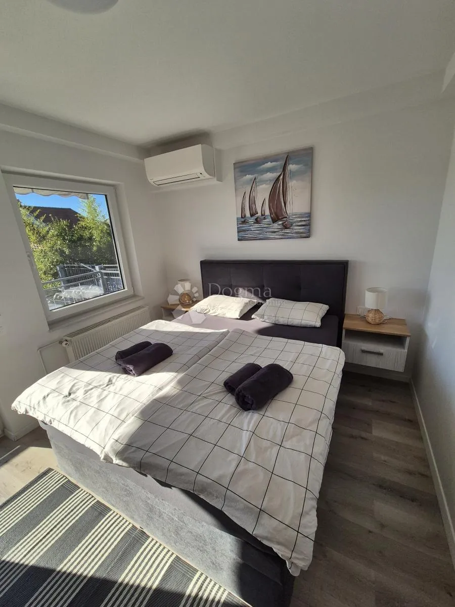 višestanbena kuća s 11 apartmana - slika 32