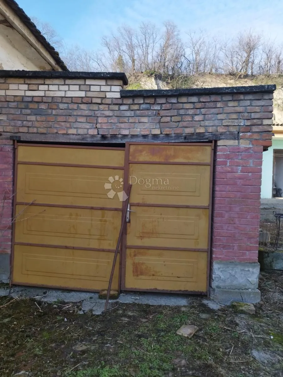 zmajevac - u samom centru poslovno stambena zgrada - slika 11