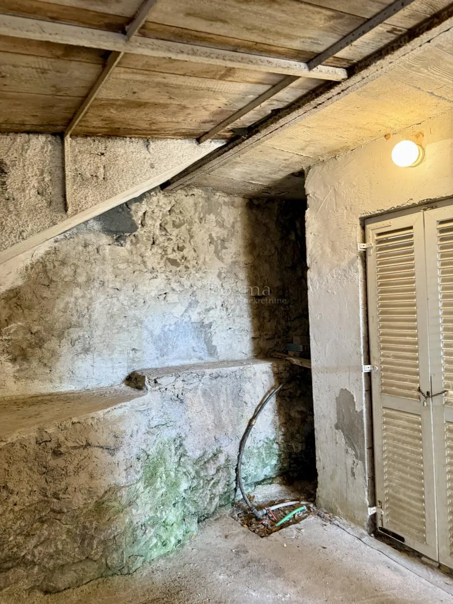 prodaje se apartman u centru malog lošinja - slika 18
