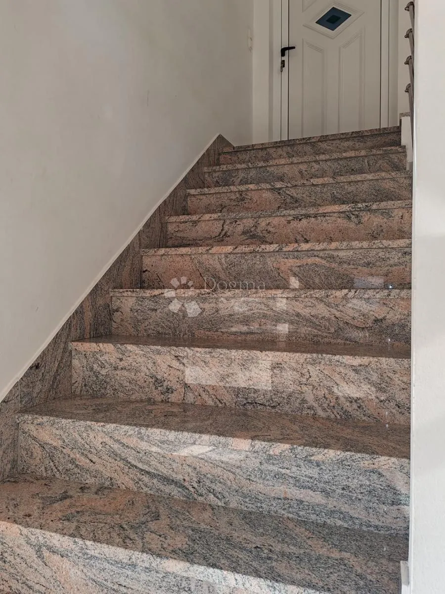zatoglav - kuća nadomak mora sa 7 apartmana i poslovnim prostorom - slika 40