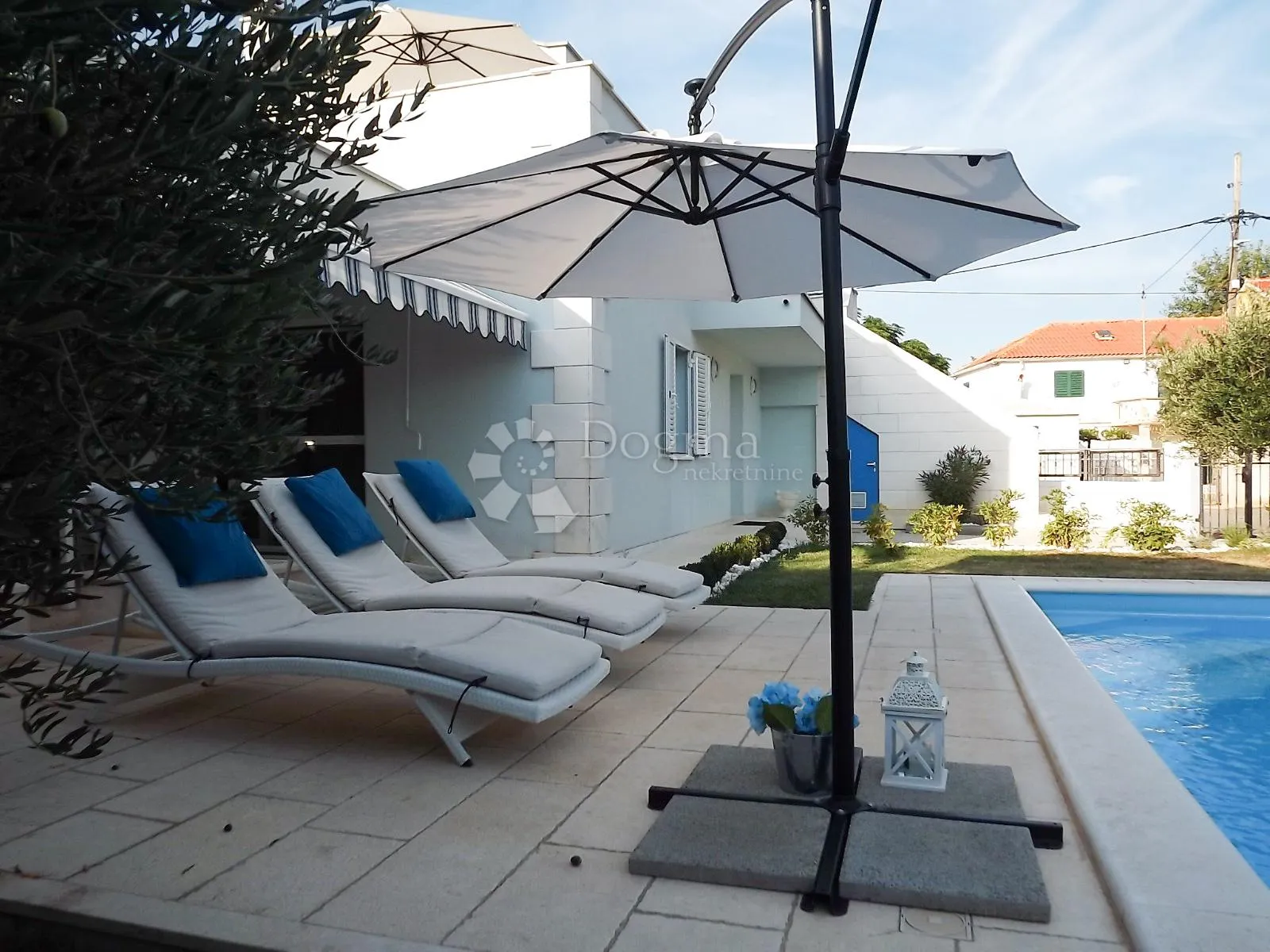 luksuzna vila s bazenom u središtu vrsi – blizina mora, privatnost i elegancija - slika 2