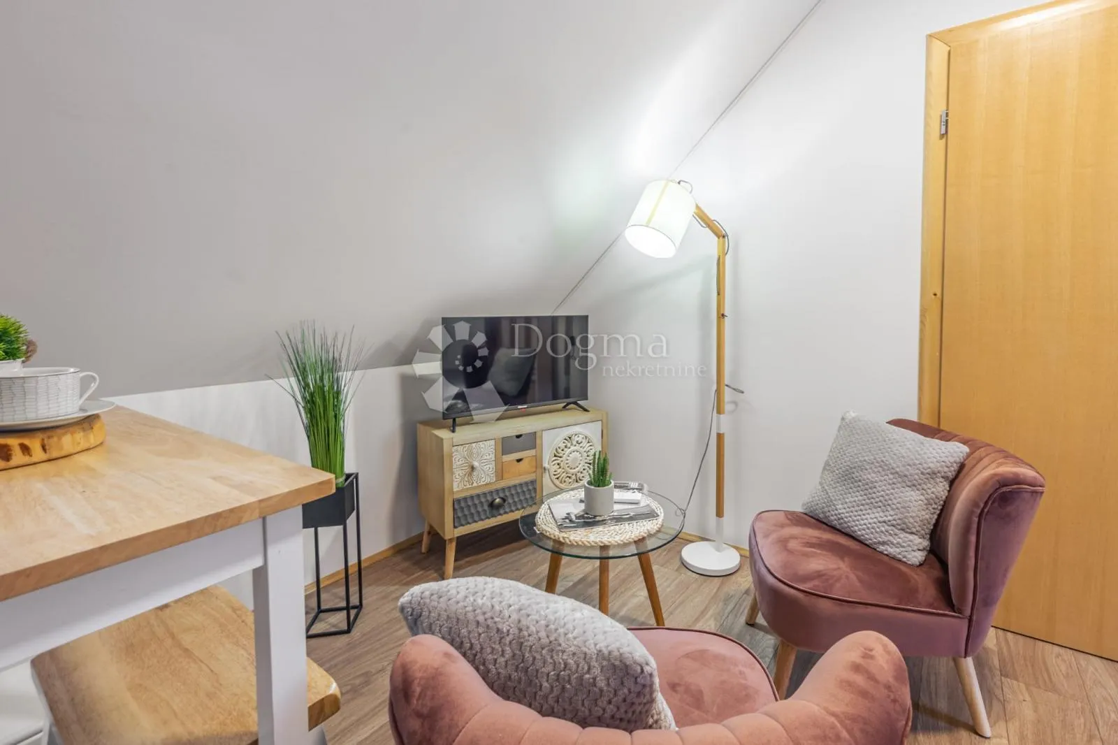 renovirana kamena kuća u centru kaštel starog - slika 10