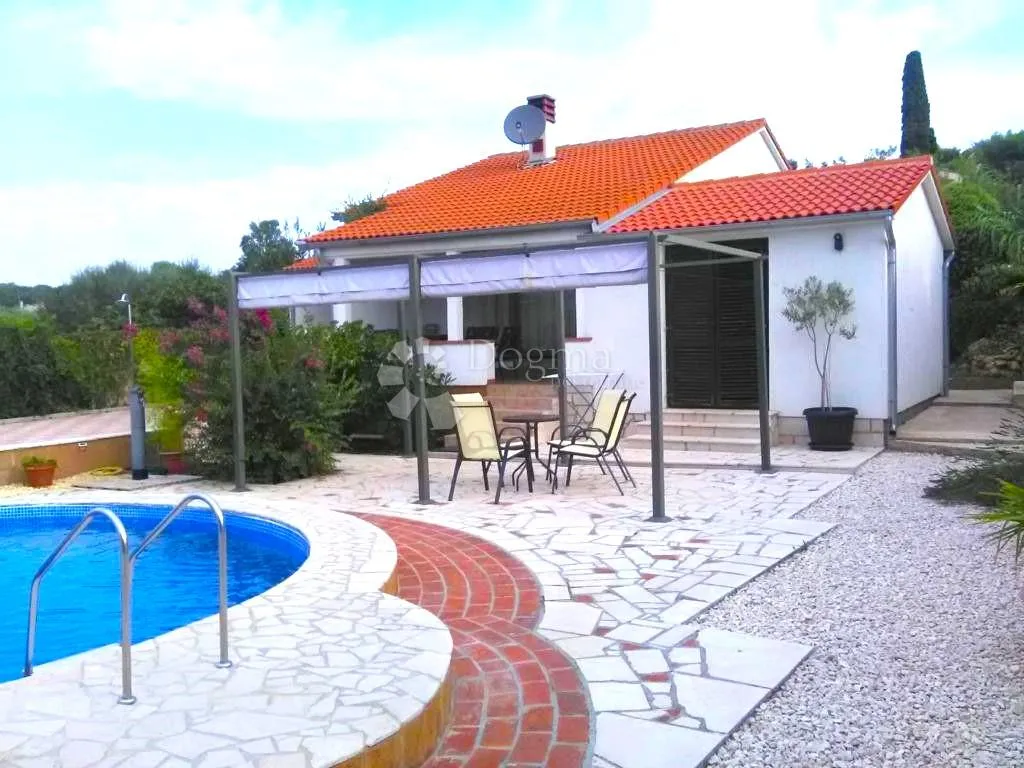 kuća s bazenom na mirnoj lokaciji - slika 5