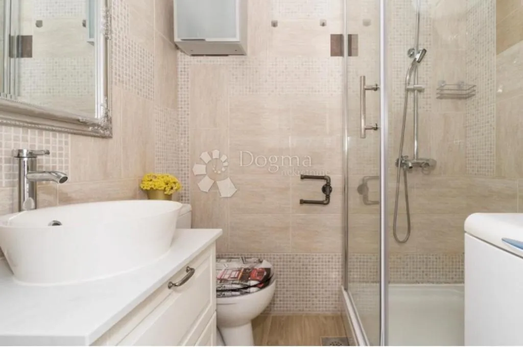 prodaja dva zasebna apartmana s pogledom na more - slika 25