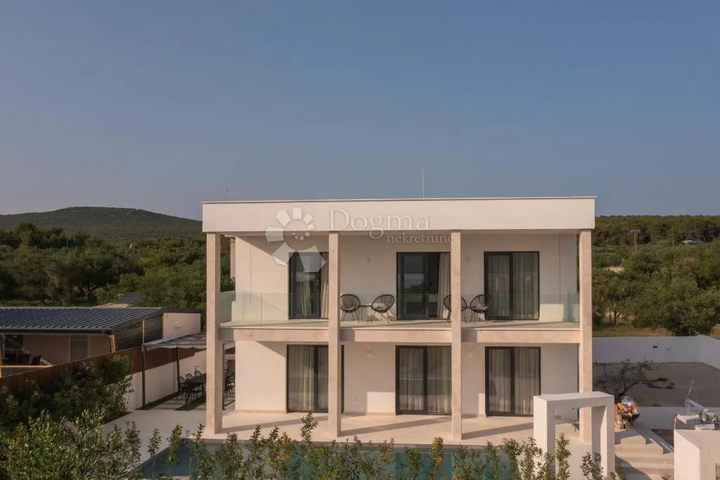 turanj - villa s bazenom, spremna za useljenje - 350m od mora - slika 41
