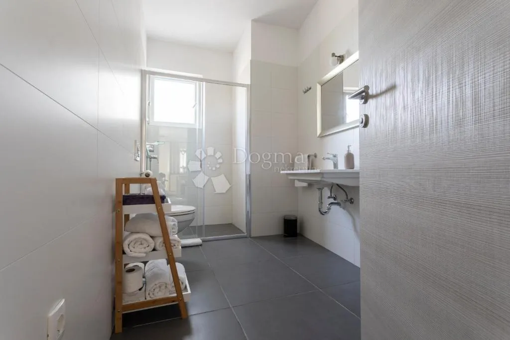 dva apartmana sa bazenom - slika 15