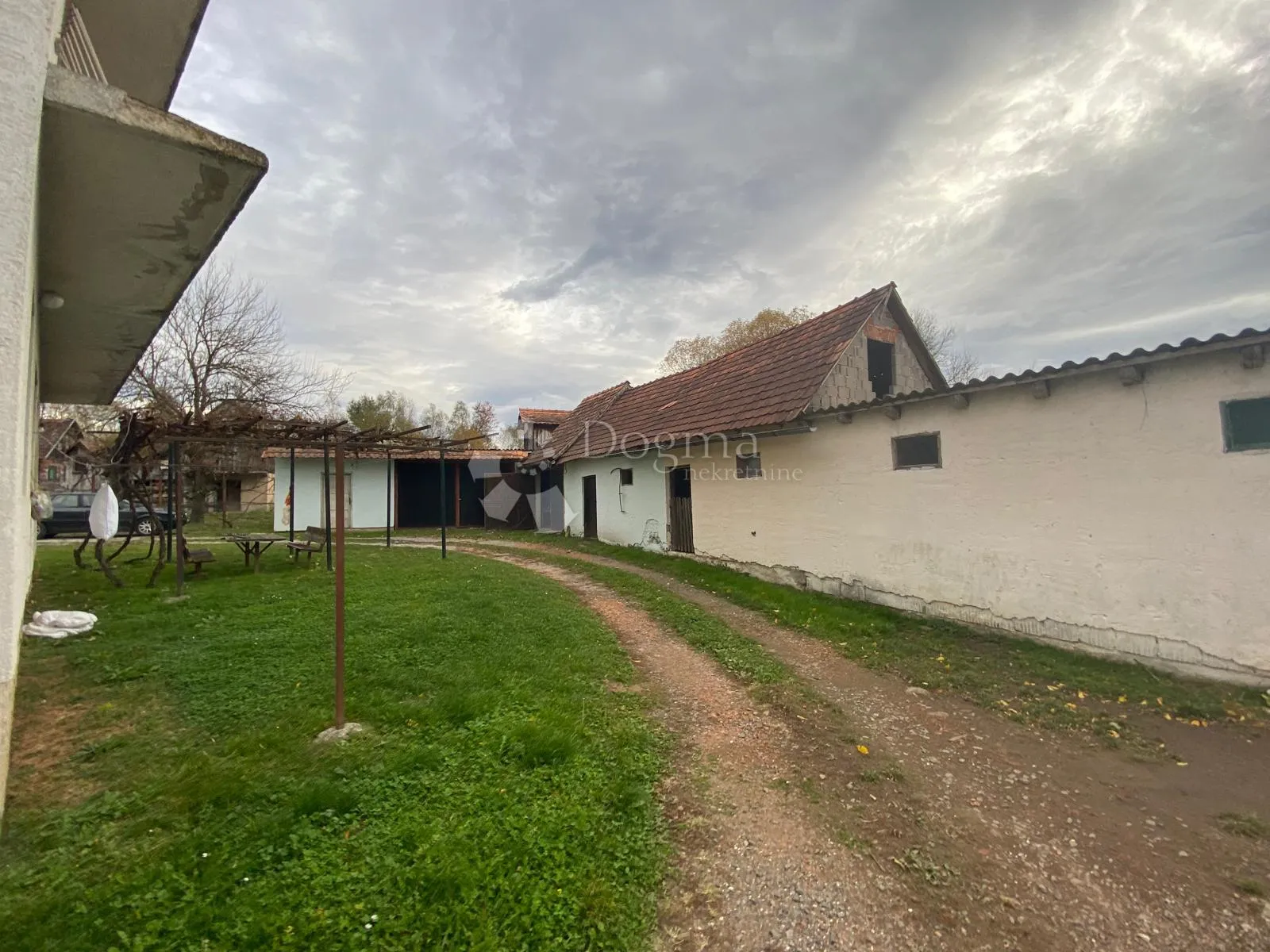 dvojna kuća za adaptaciju - slika 4