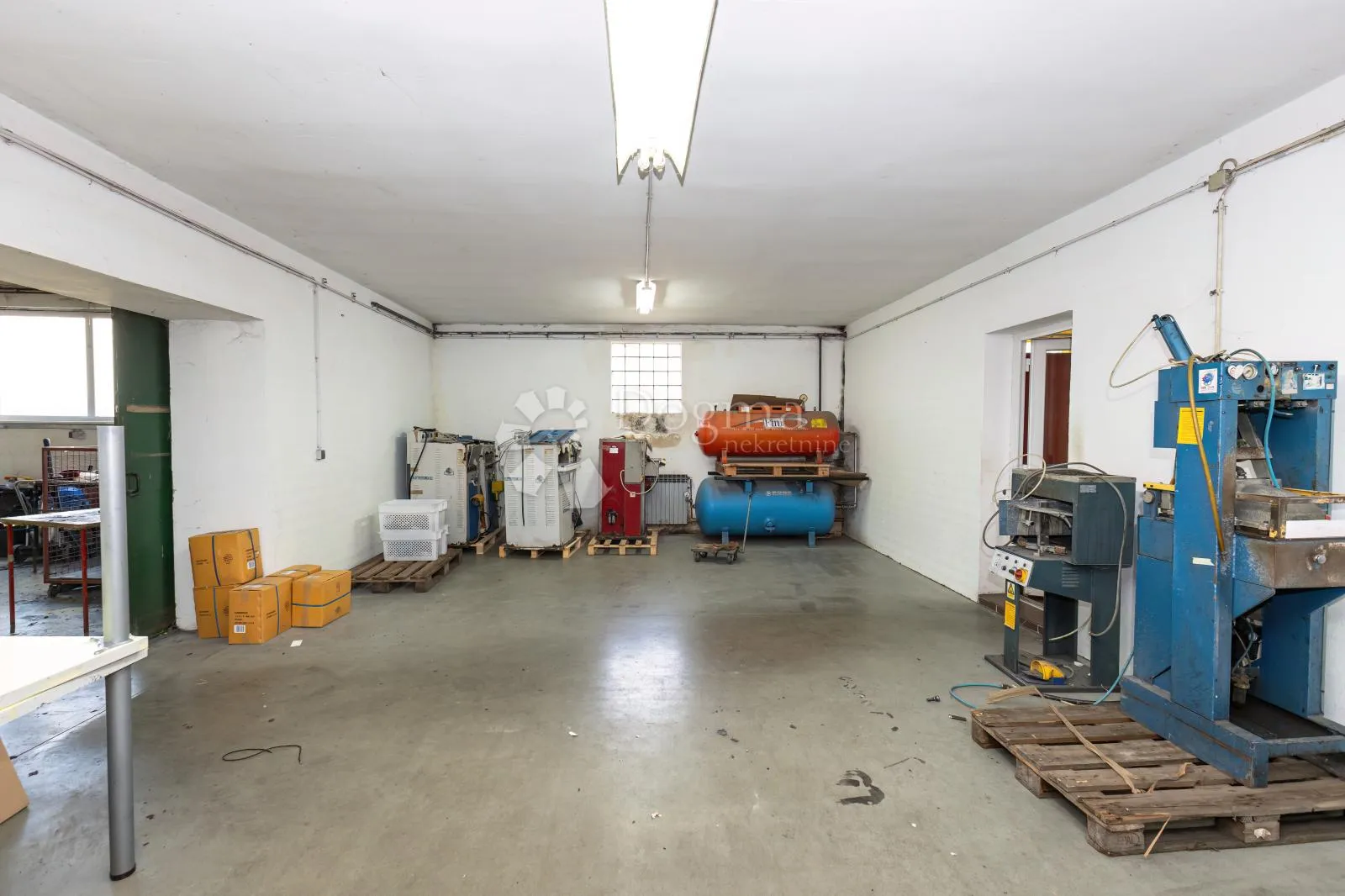 prodaje se poslovna zgrada – 1572 m² + dvorište 1236 m² - slika 12