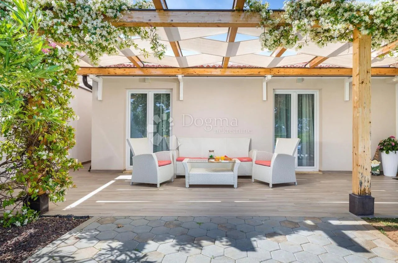 villa u banjolama 150m2 za dugoročni najam - slika 17