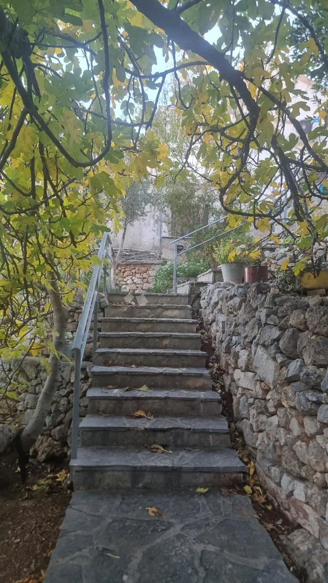 prostrana kuća s apartmanima na atraktivnoj lokaciji - slika 3
