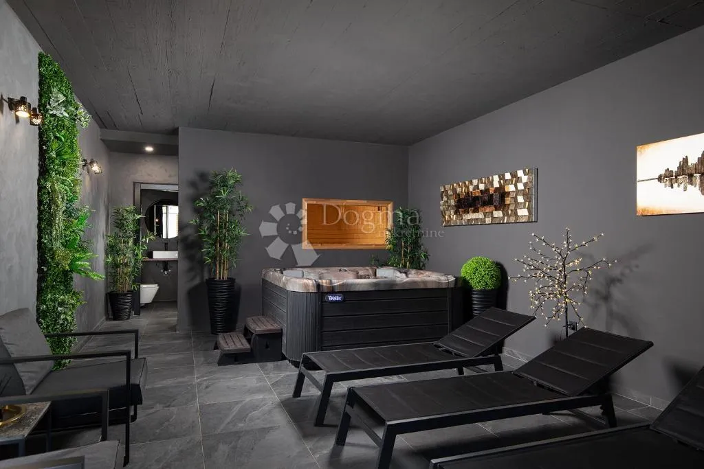 luksuz s infinity bazenom, wellnessom i pogledom na more! - slika 15