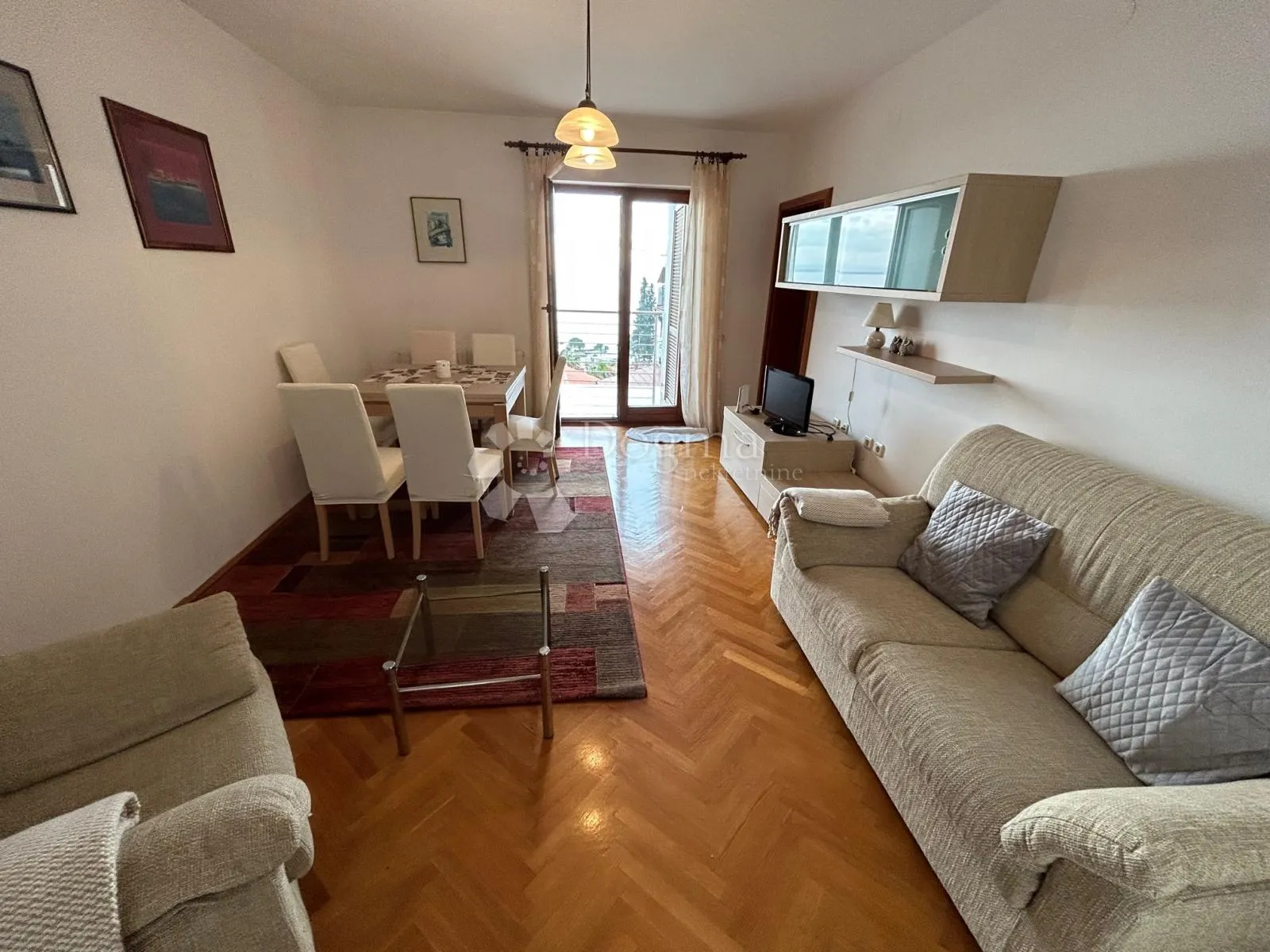ugodan apartman- novija zgrada, blizina mora ! - slika 1