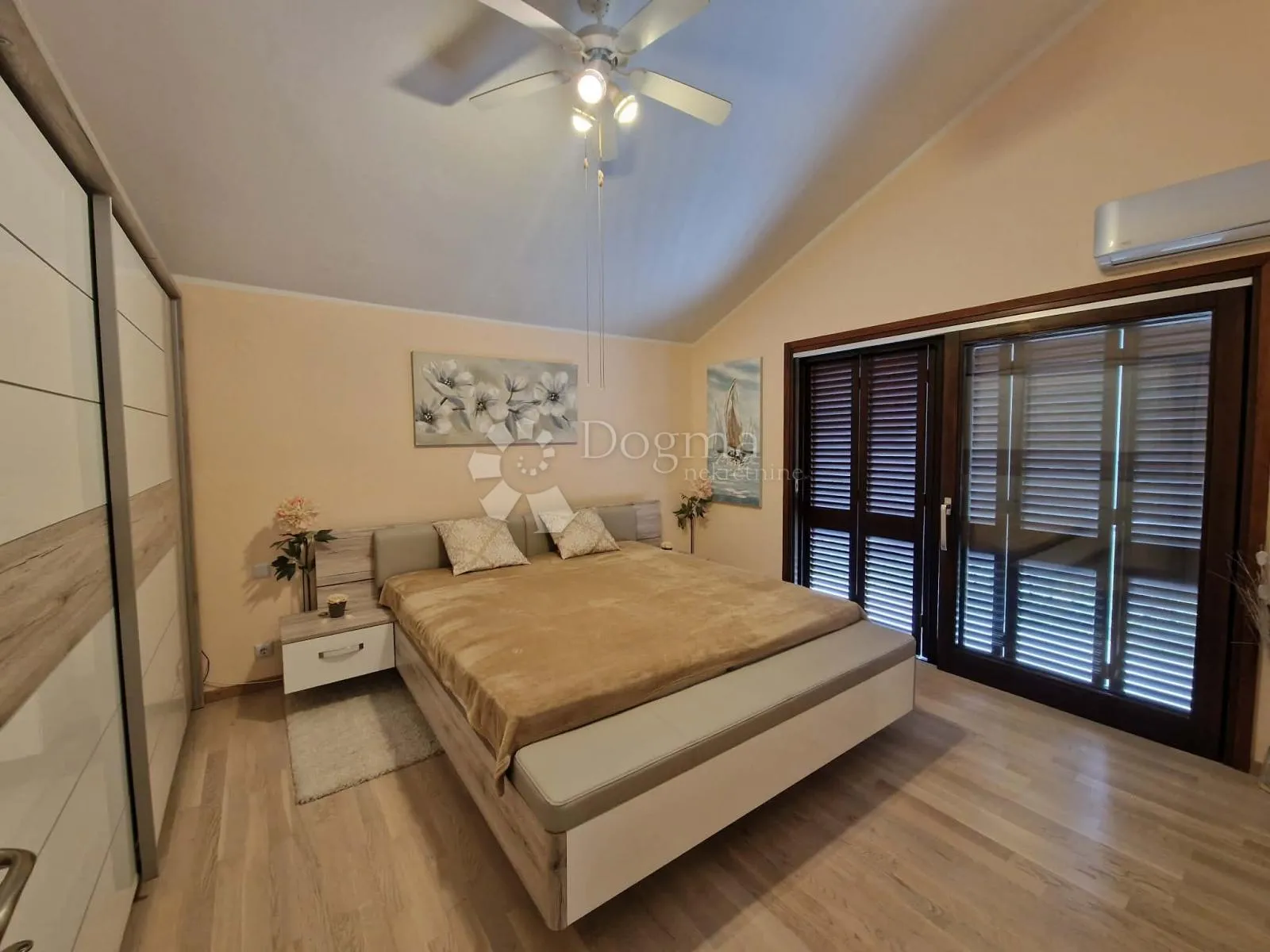 kuća s 4 apartmana - drugi red od mora - slika 53