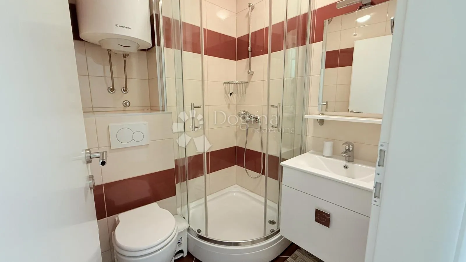 penthouse u baškoj vodi – dvoetažni, kompletno namješten - slika 38