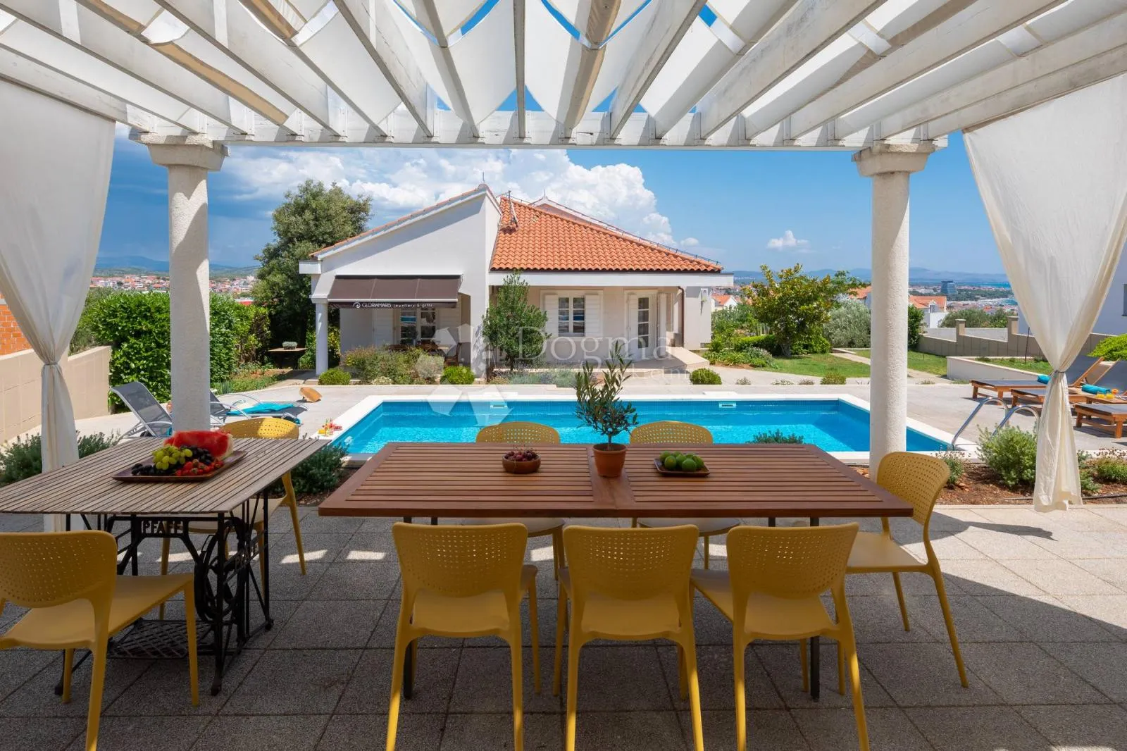 prekrasna vila u vodicama - slika 4