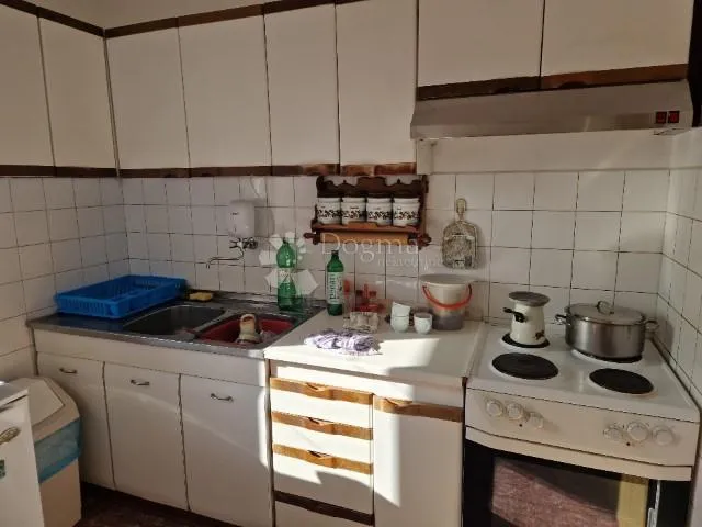 jako velika parcela sa dvije kuće - slika 3