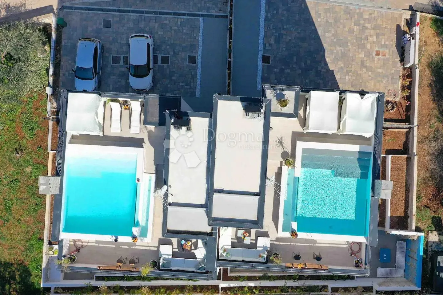 dvoetažni penthouse iz snova - krovna terasa i bazen - slika 5