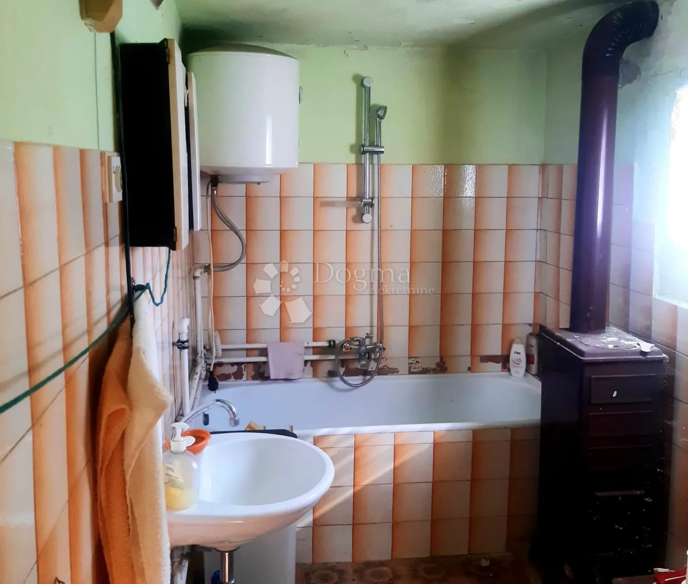 kuća sa okućnicom i zemljištem u oštarijama - slika 11