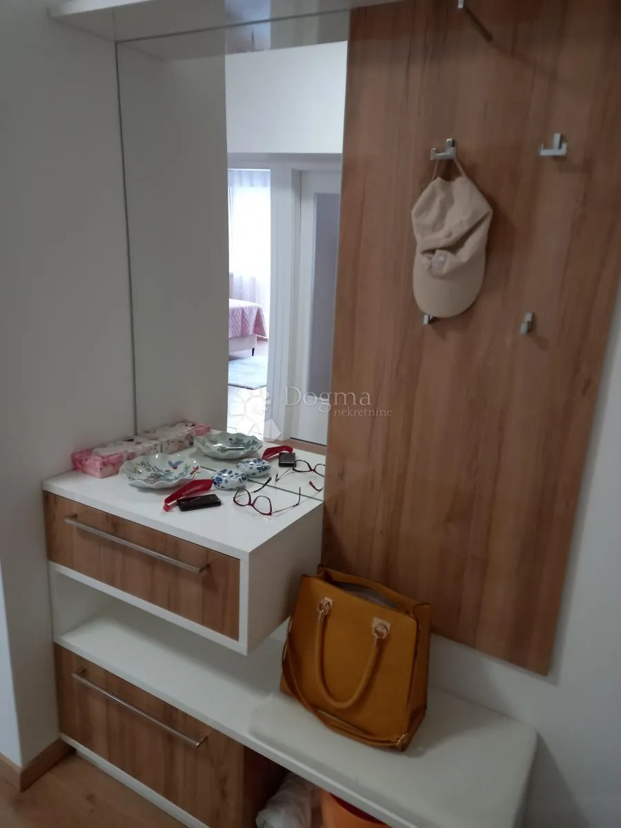 vrbovsko, stan sa garažom i konobom - slika 2