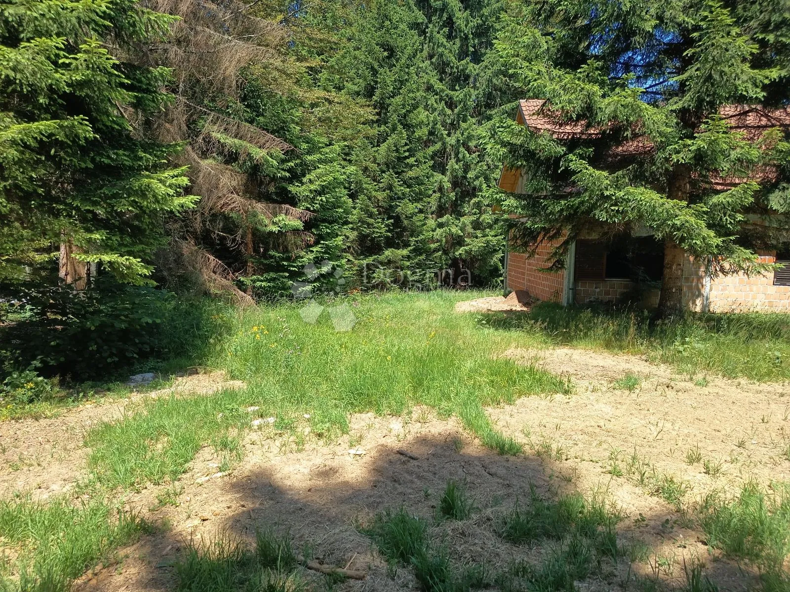 kuća s dvorištem + građ. parcela 700m2 - slika 2
