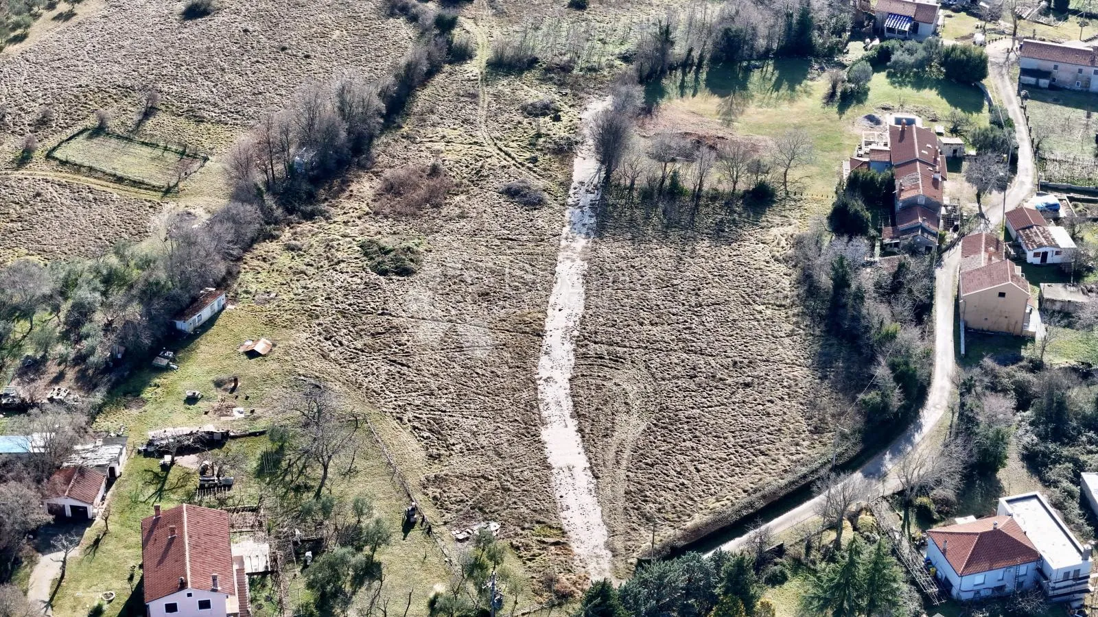 građevinsko zemljište samo 4km od labina - slika 6