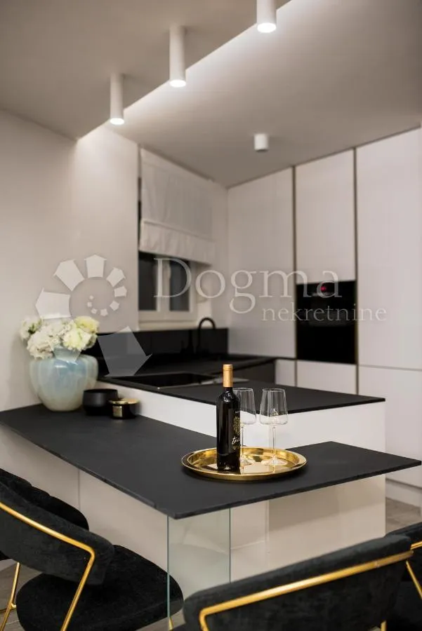 njivice apartman 145m2 sa bazenom - slika 18