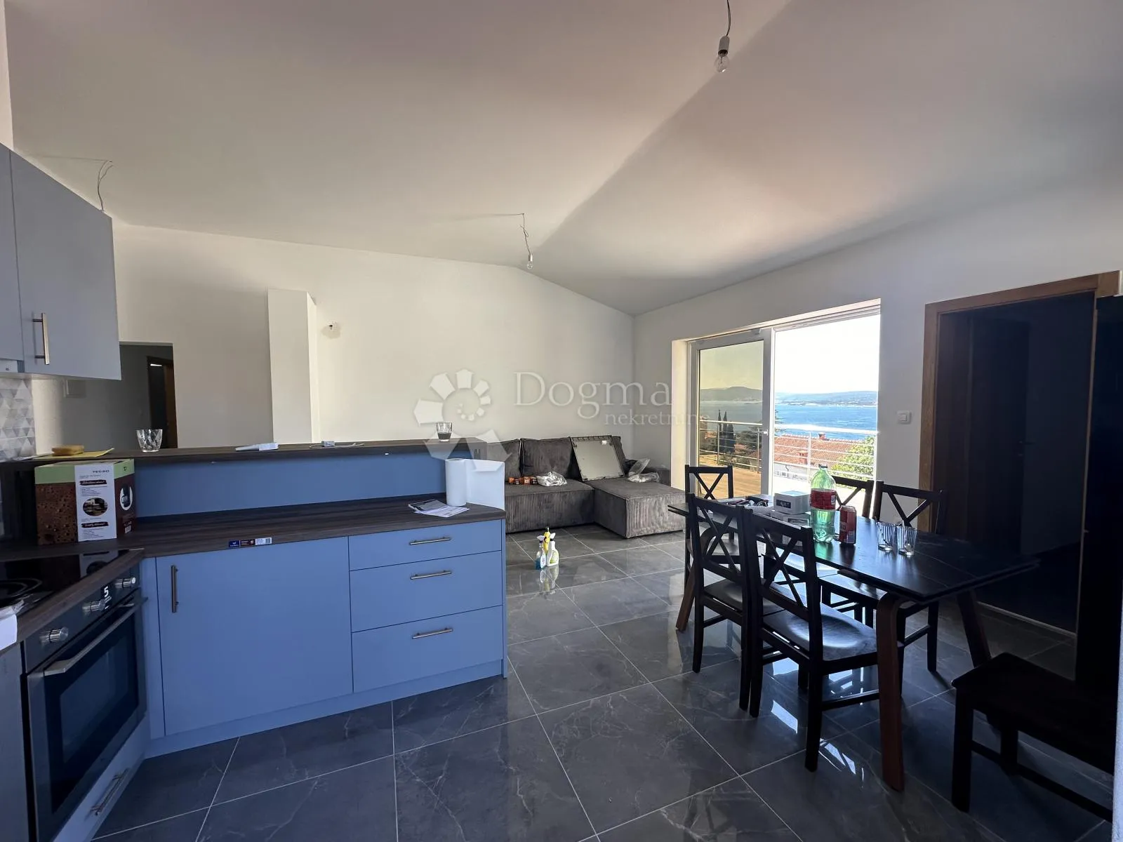 kuća sa 6 apartmana 550m2 u blizini mora - slika 1