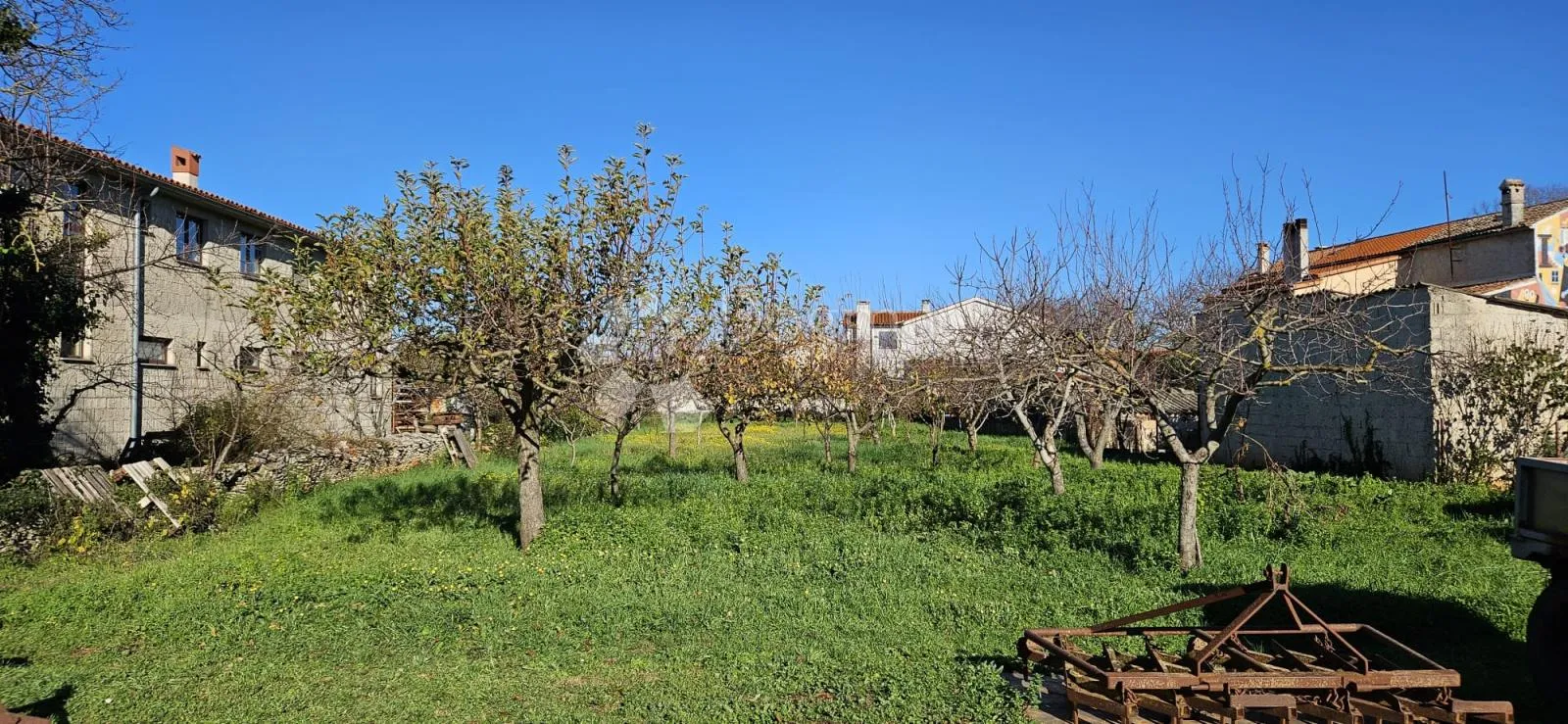 vodnjan - građevinsko zemljište s gospodarskom zgradom - slika 3
