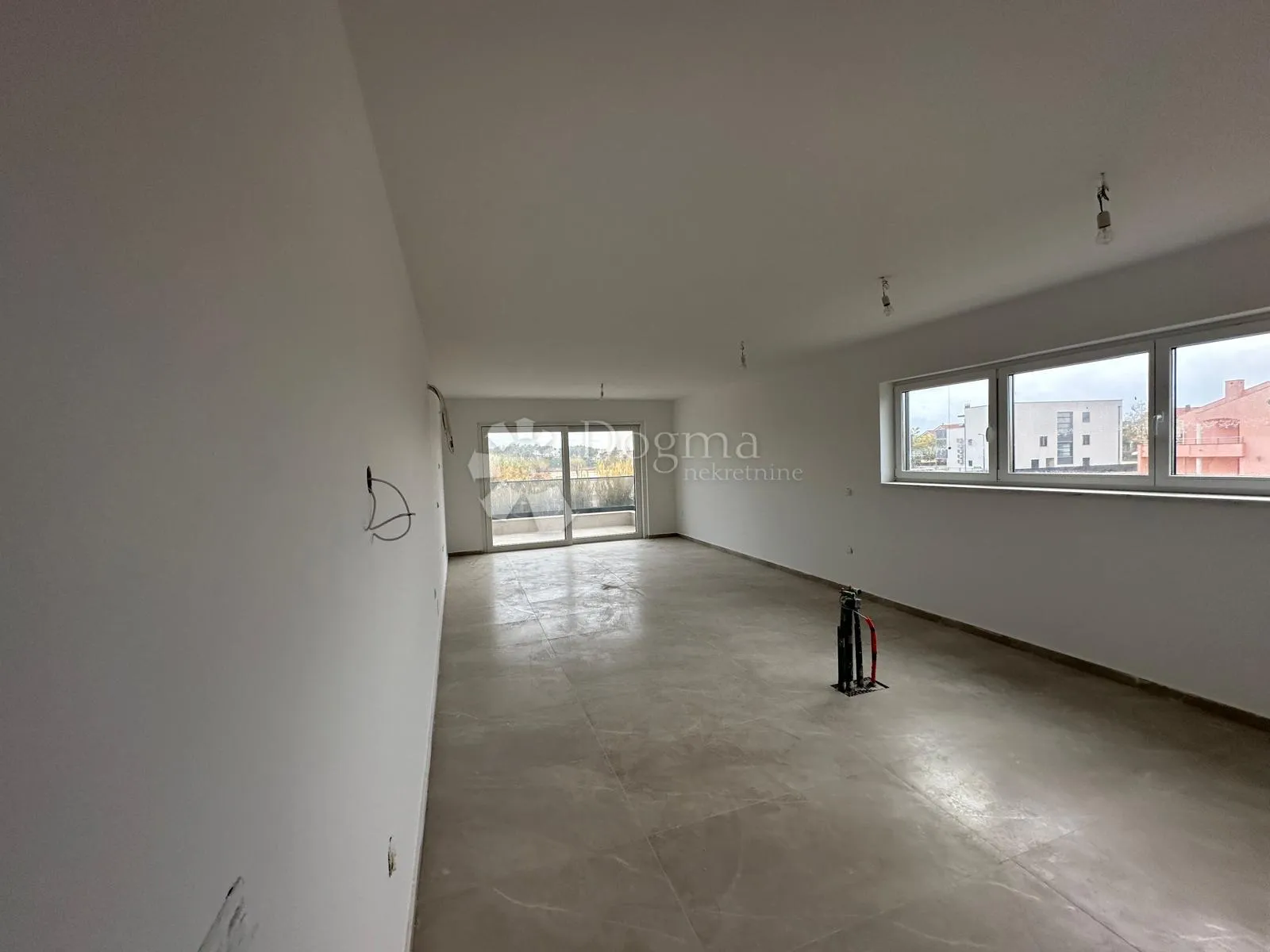 moderna novogradnja 70m od mora - slika 13