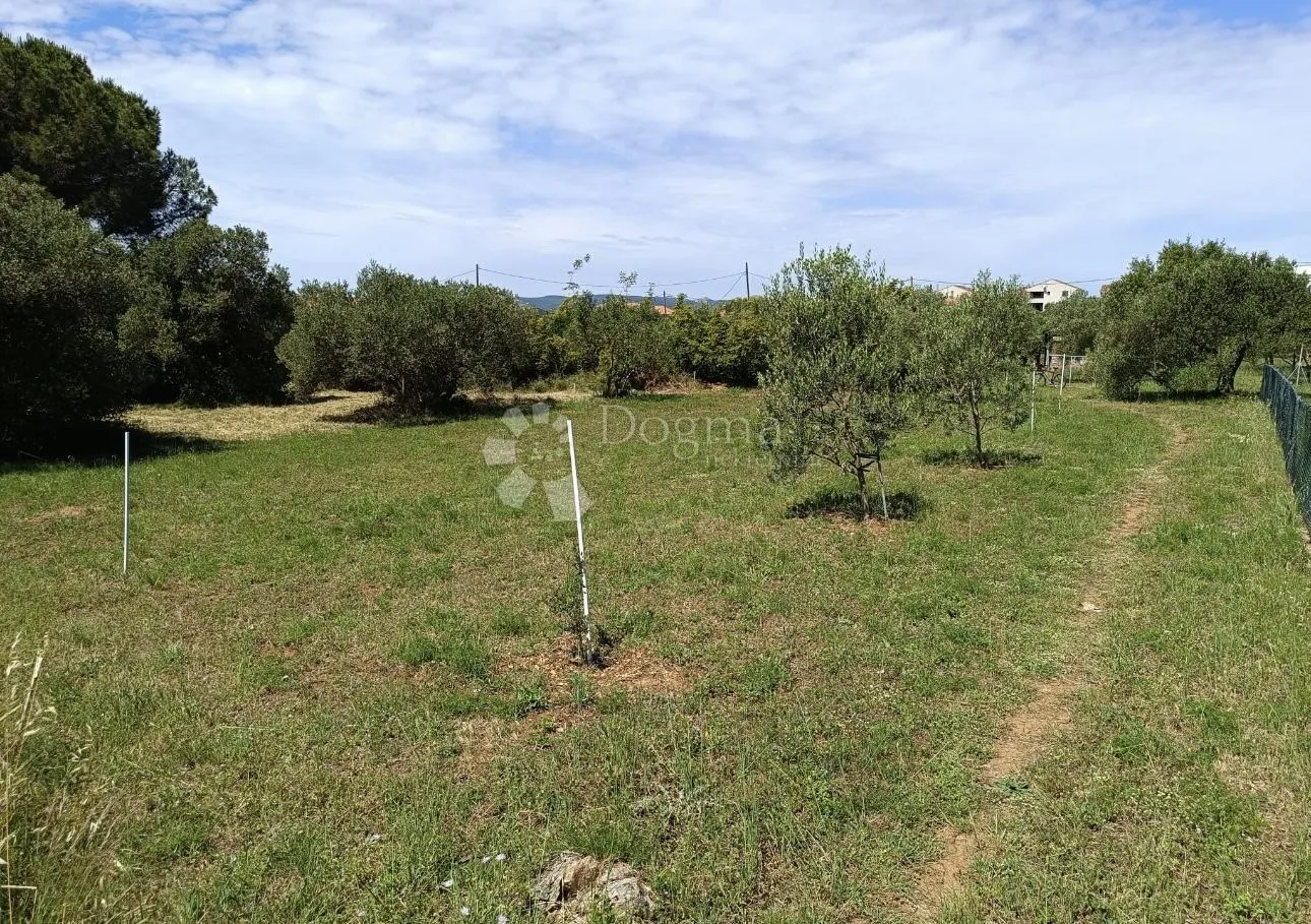 prodaje se teren - komunalno servisna zona - slika 3
