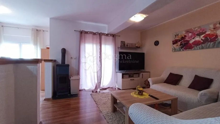 kastav samostojeća kuća sa dva stana - slika 10