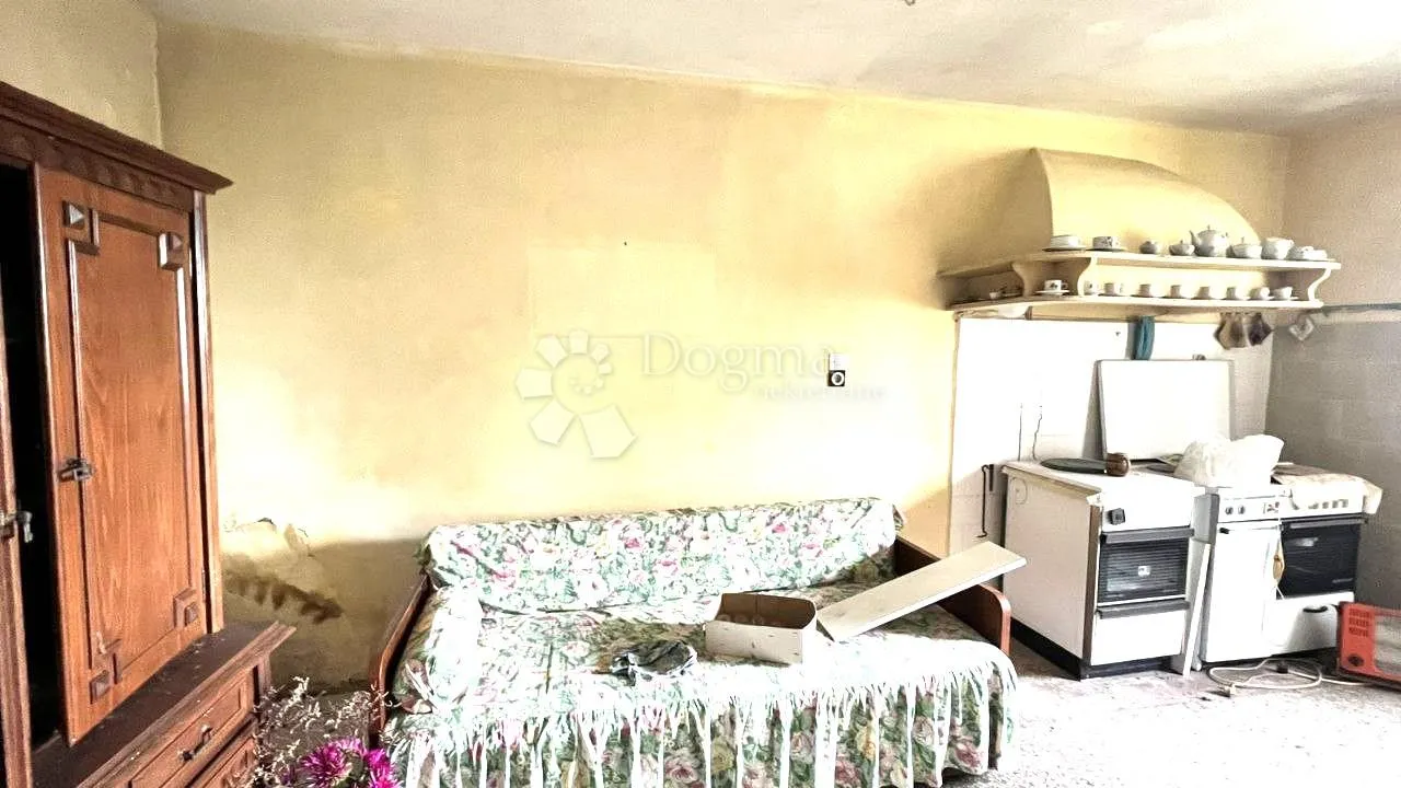 lijepa dvojna kuća za renovaciju s pogledom na more, okolica labina - slika 9