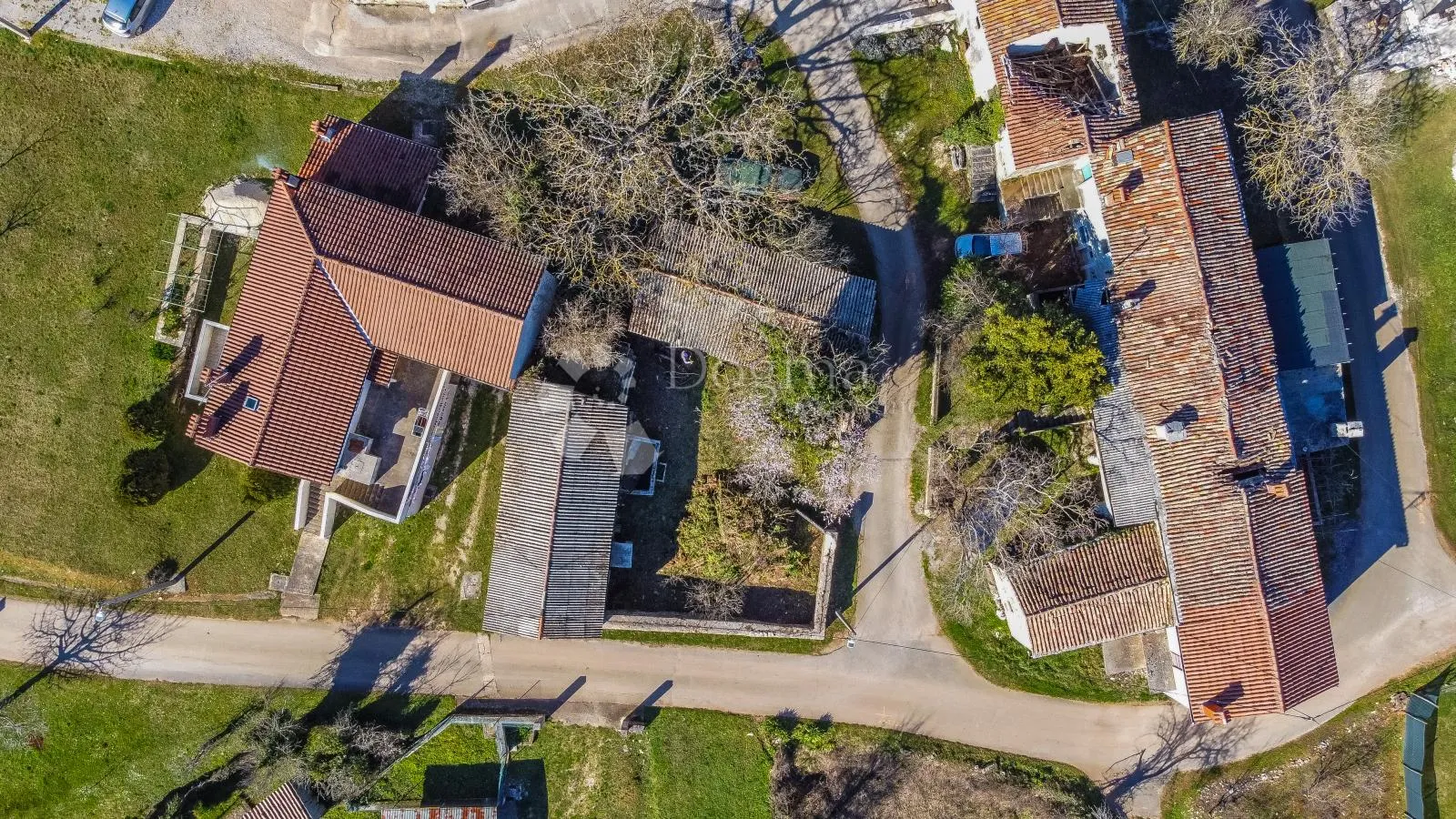 kuća sa gospodarskim objektom za adaptaciju u središnjoj istri - slika 23