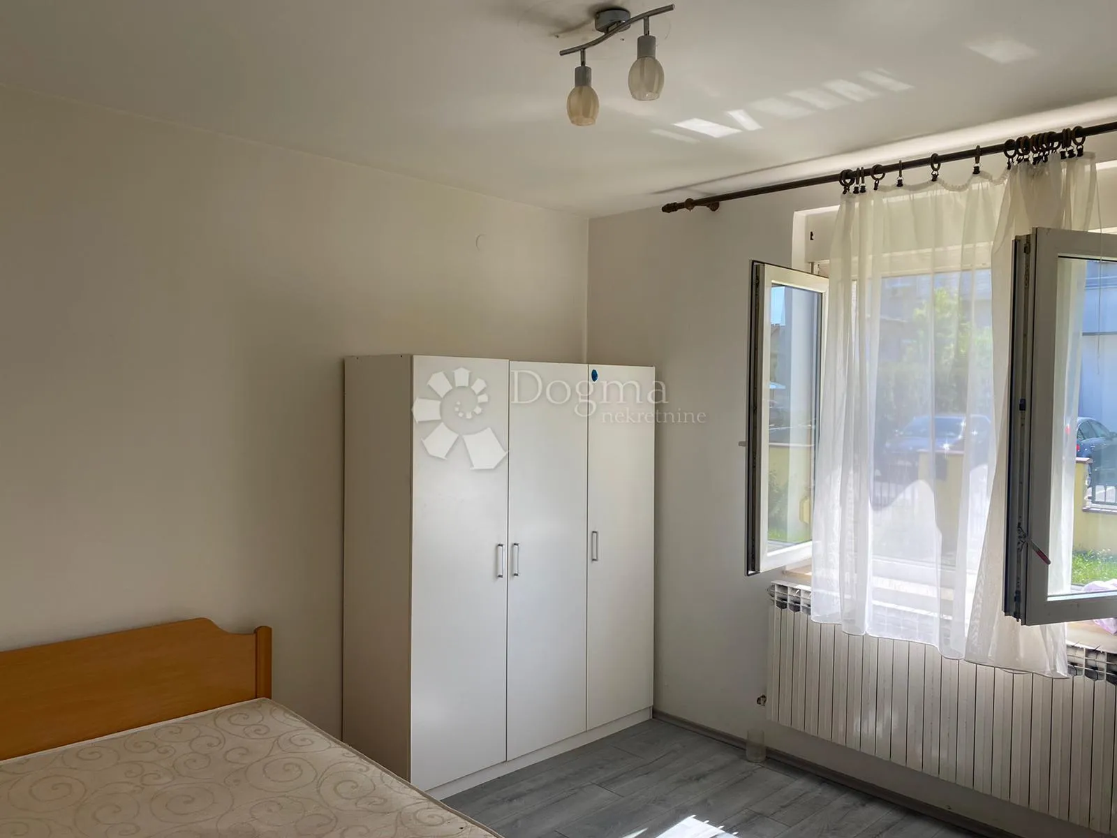 prostrana kuća s okućnicom, terasom i garažom - slika 5