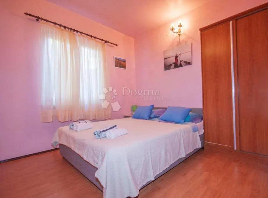 kuća sa bazenom - slika 8