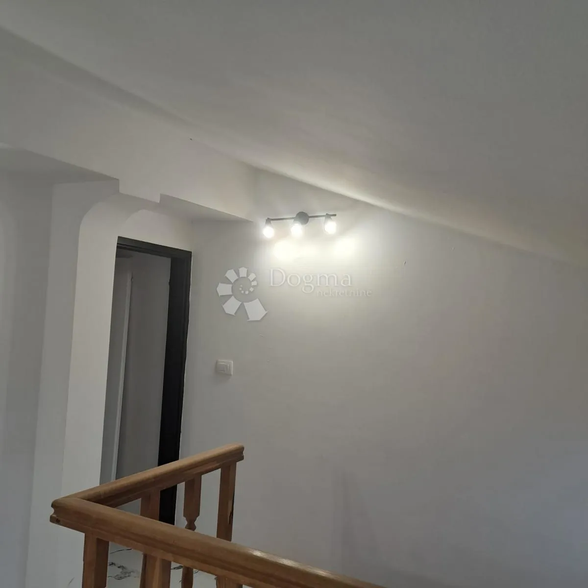 investicija u centru žminja: 3 stana, renovirano, u najmu! - slika 6