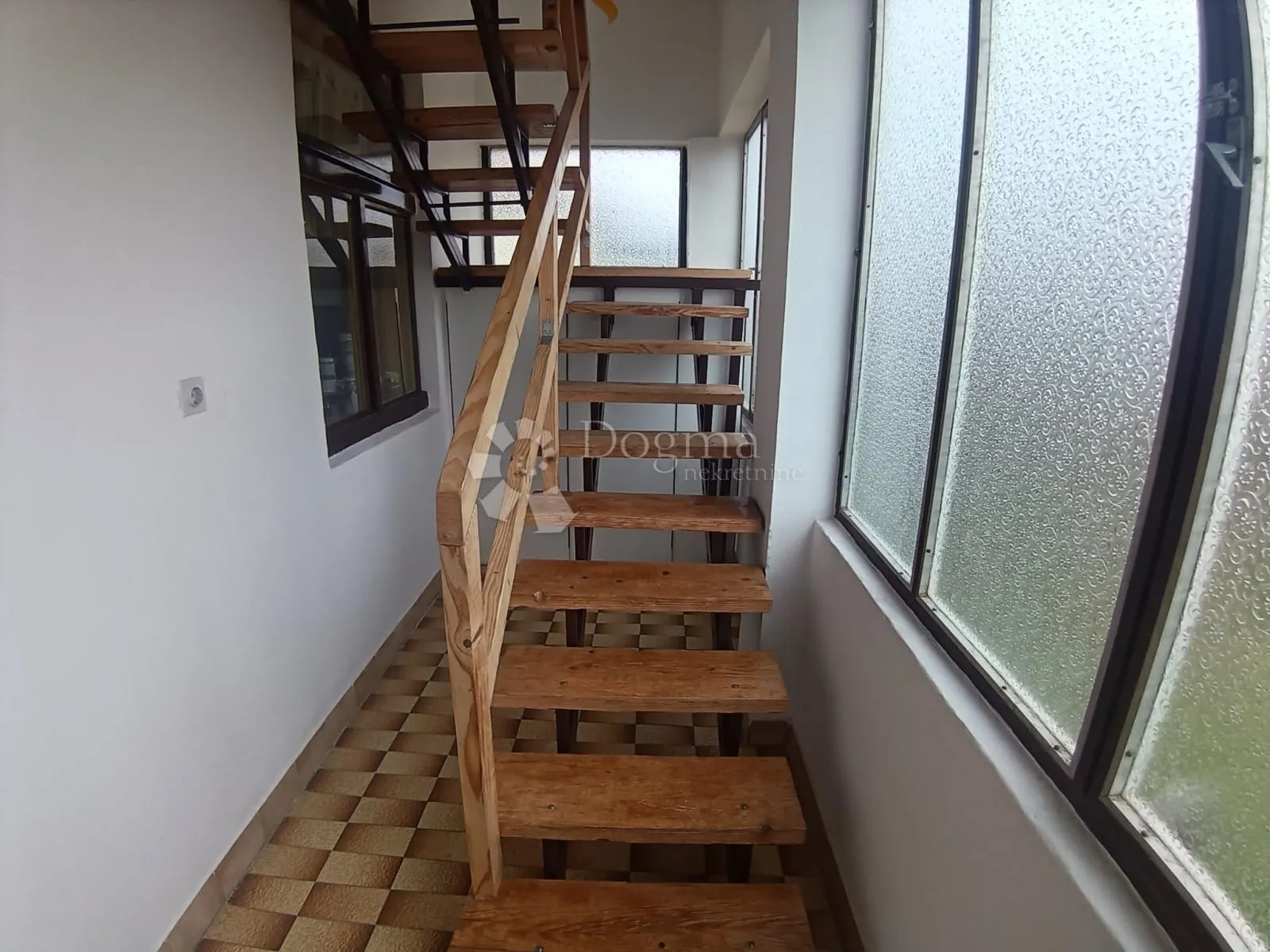 kuća u orahovici – 2 stana, garaža, podno grijanje - slika 9