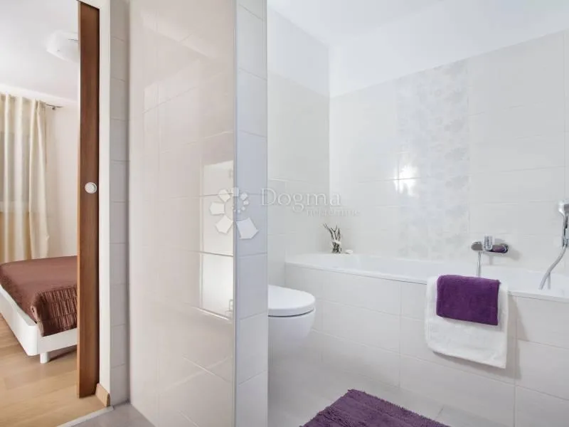 prekrasna villa s bazenom sa prostranom okućnicom od čak 4260m2 - slika 16