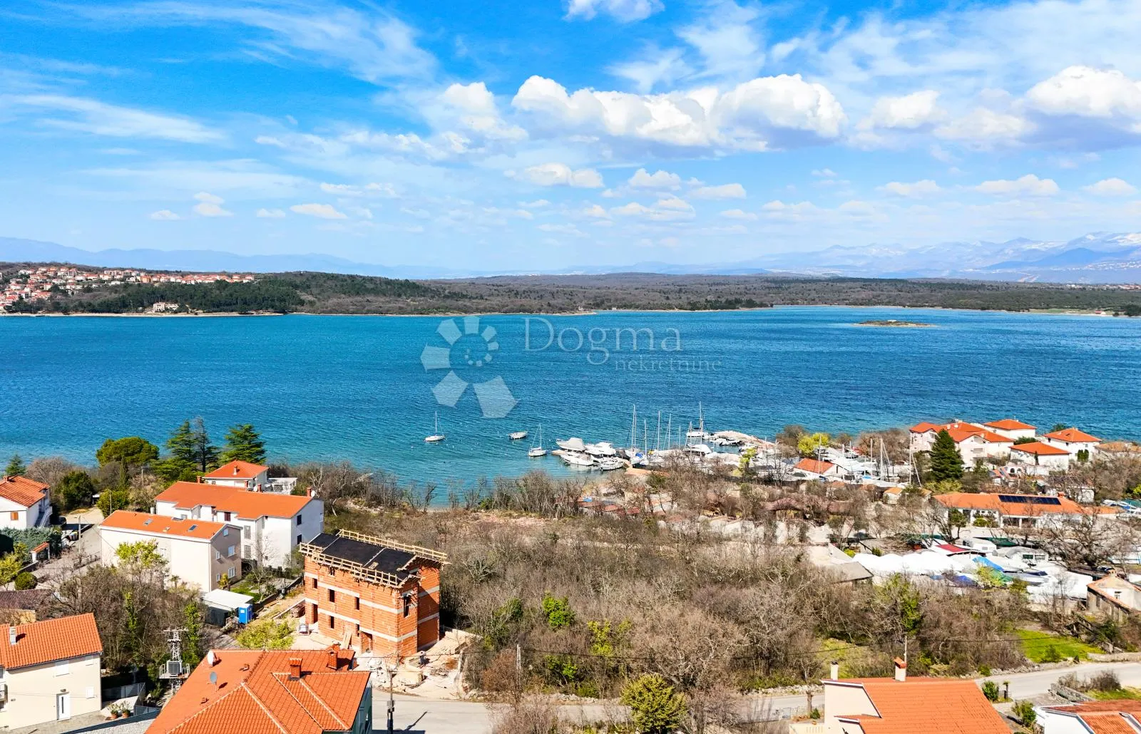 klimno, vila s bazenom i 6 app na svega 250m od mora - slika 8