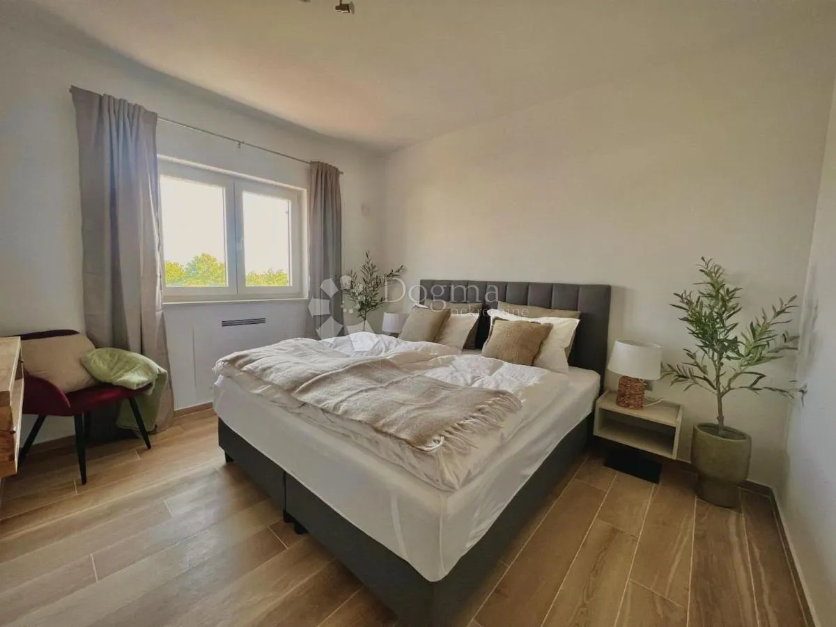 raskošna villa s pogledom - slika 14